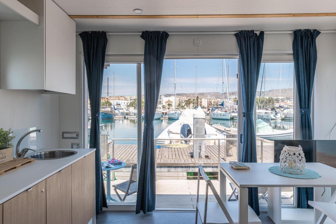 ホテル Marina Del Gargano Houseboat マンフレドーニア エクステリア 写真
