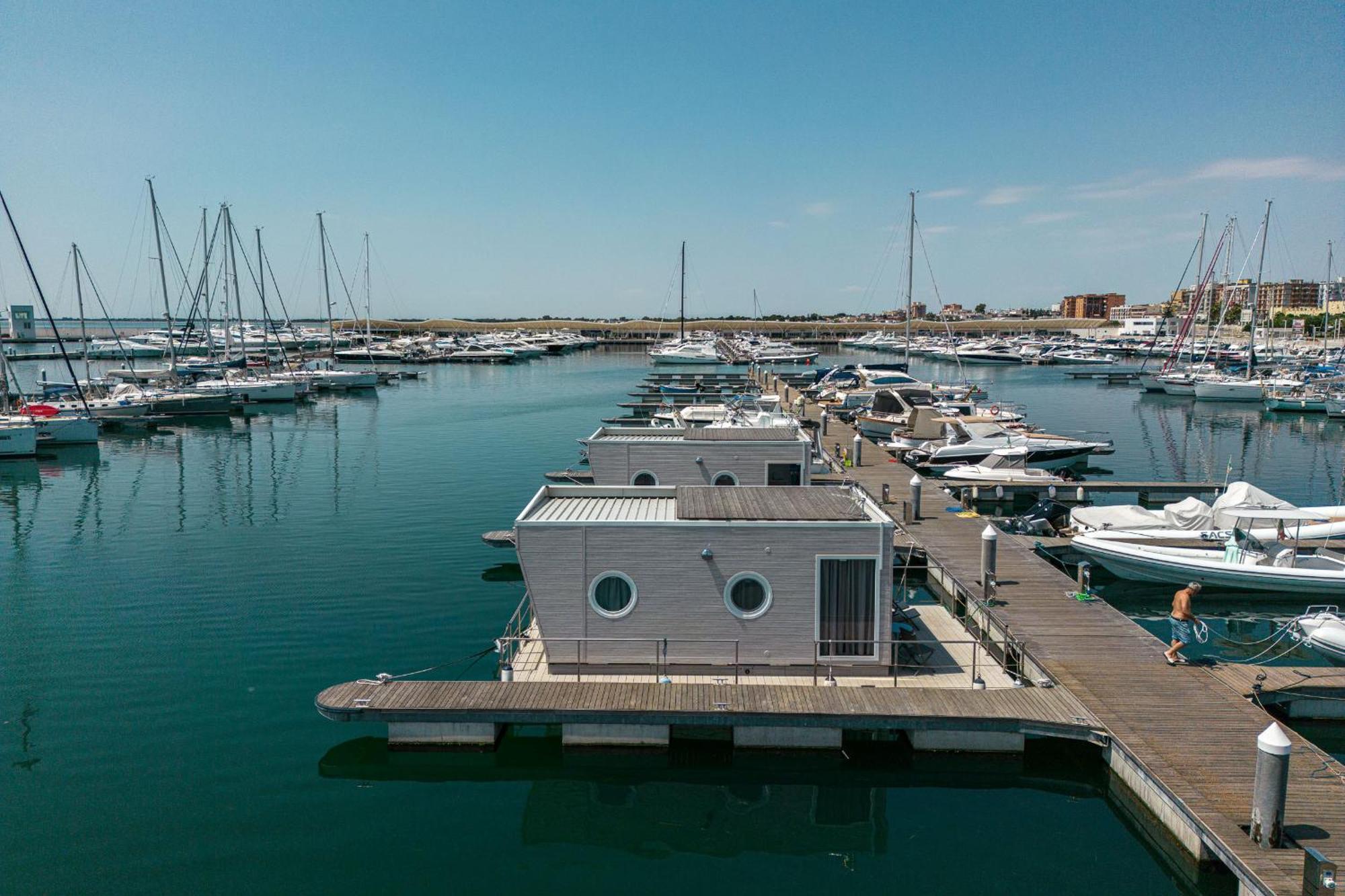 ホテル Marina Del Gargano Houseboat マンフレドーニア エクステリア 写真